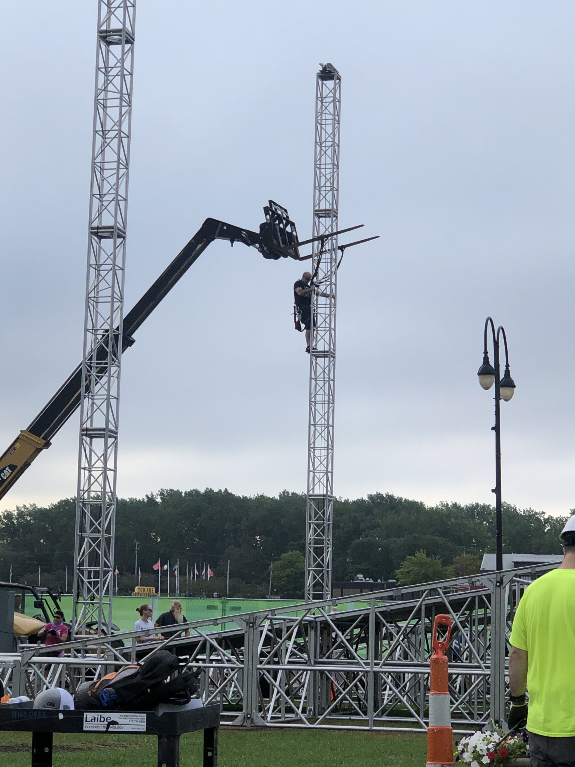 Assembling Stage Trusses